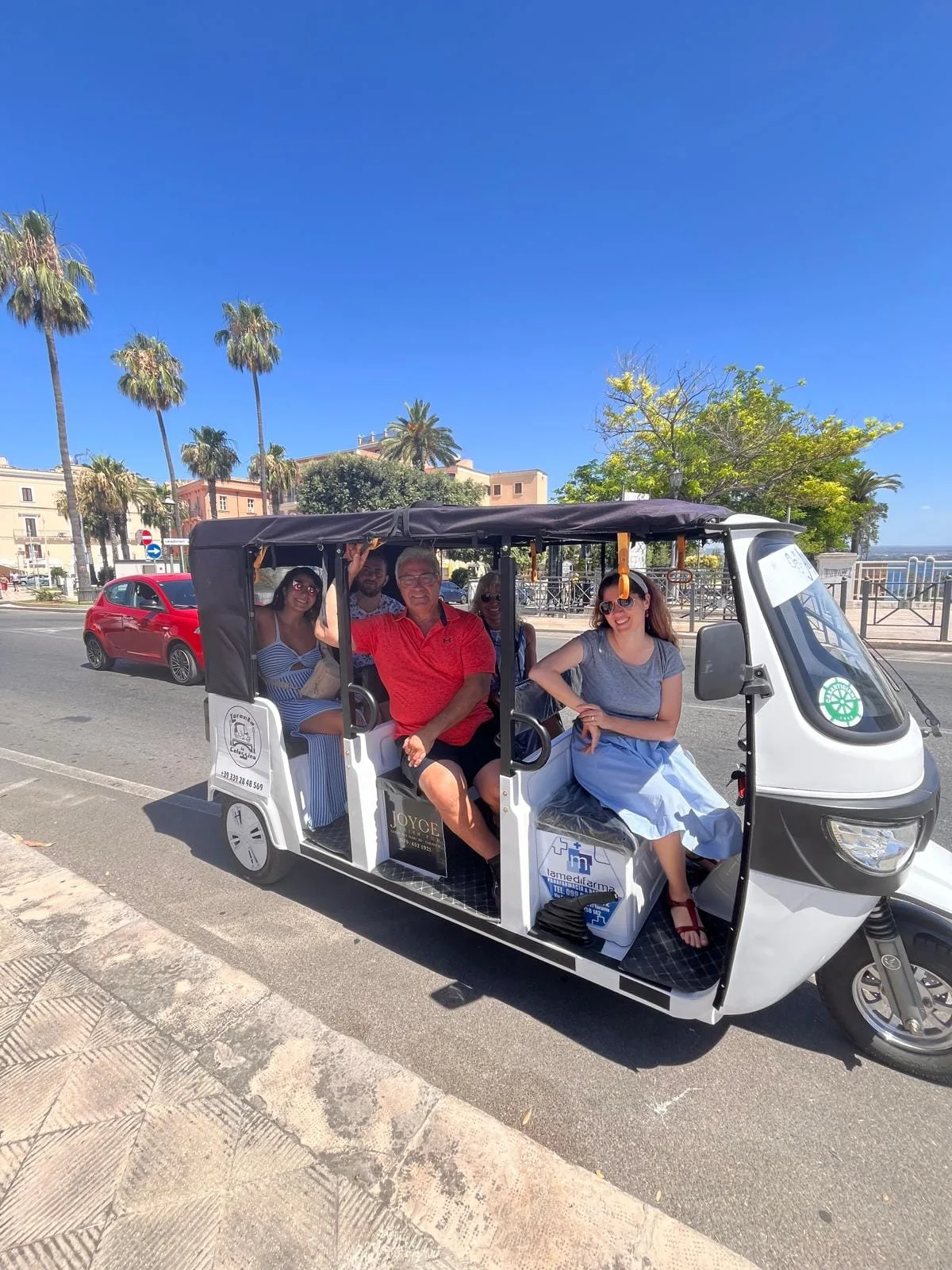 Margherita and her clients (a family) before the Calessino Ride in Taranto.